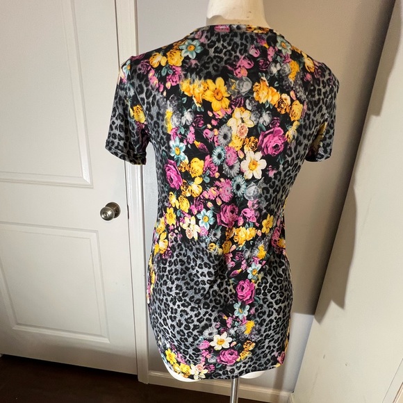 Fun, colorful top XL Animal print and floral. - Picture 6 of 6